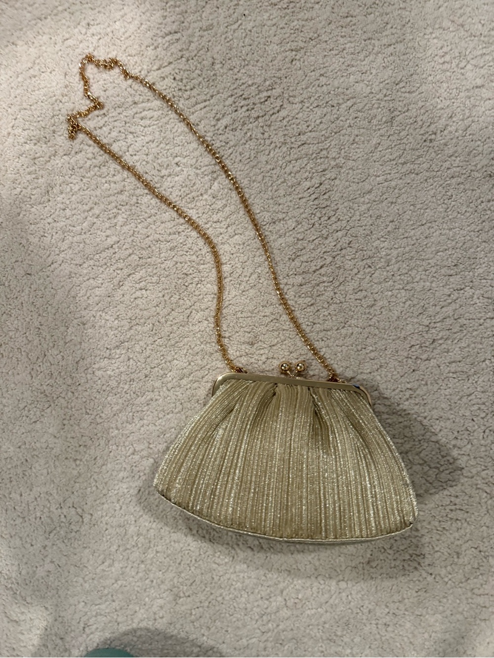 Vintage Gold Pleated Crossbody Bag with Chain Strap